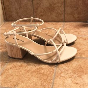 IVORY FAUX LEATHER STRAPPY WOODGRAIN BLOCK HEEL